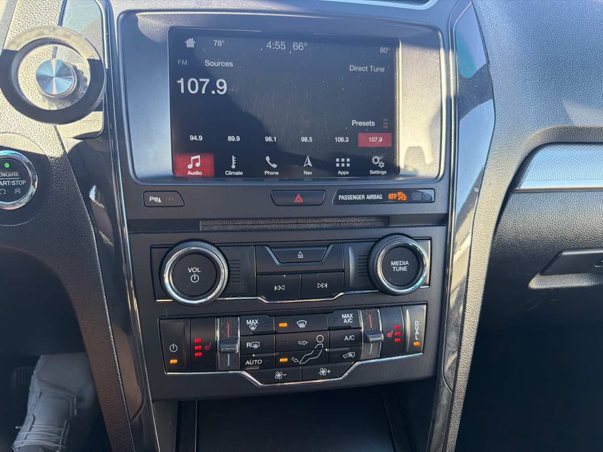 Used 2017 Ford Explorer XLT w/ Equipment Group 202A AWD/4WD image 20
