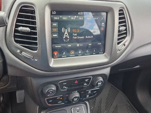 Used 2017 Jeep Compass Trailhawk w/ Leather Interior Group AWD/4WD image 21