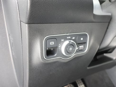 Used 2022 Mercedes-Benz GLB 35 AMG 4MATIC image 42
