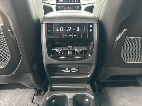 Certified 2024 Jeep Grand Cherokee L Laredo image 31