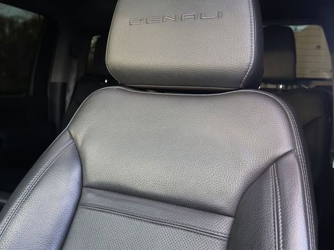 Used 2021 GMC Sierra 2500 Denali w/ Denali Black Diamond Edition image 24