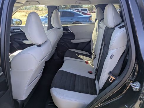 New 2026 Mitsubishi Outlander SE image 14