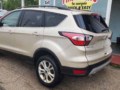 Used 2017 Ford Escape SE w/ SE Leather Comfort Package FWD image 3