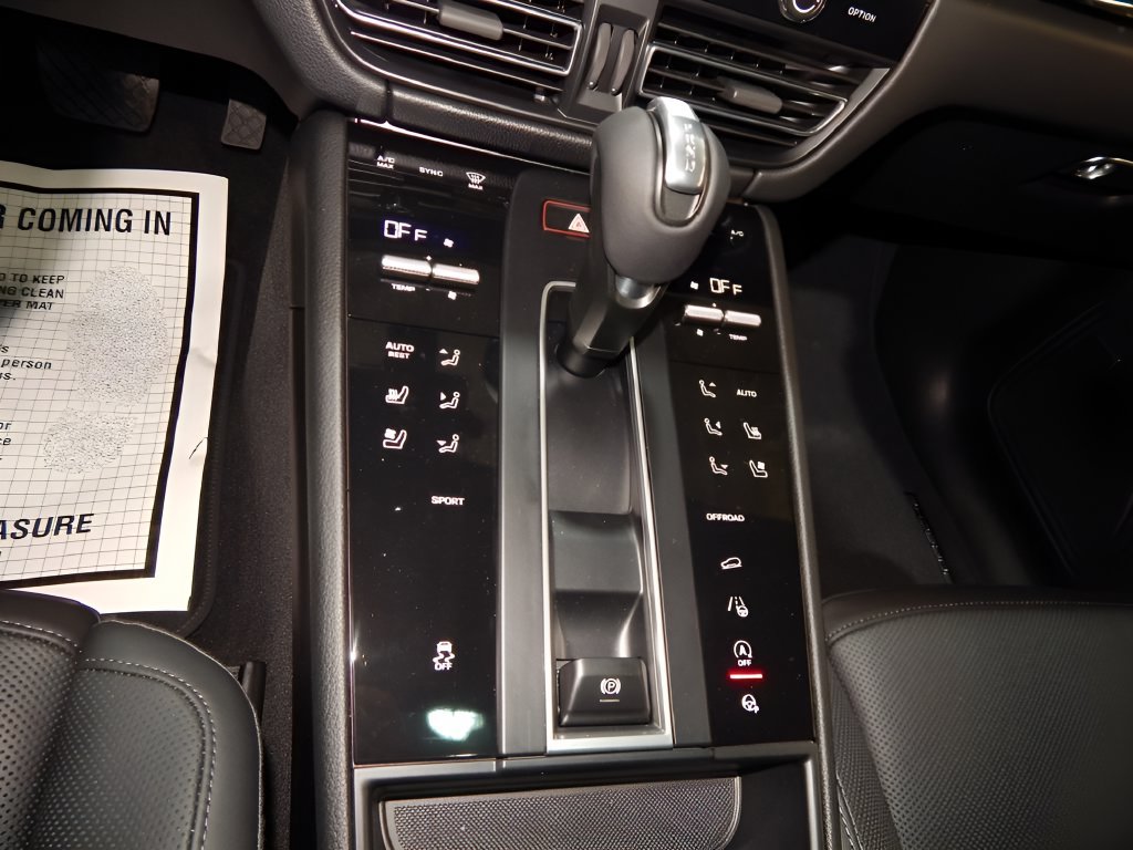 Used 2022 Porsche Macan AWD/4WD image 20