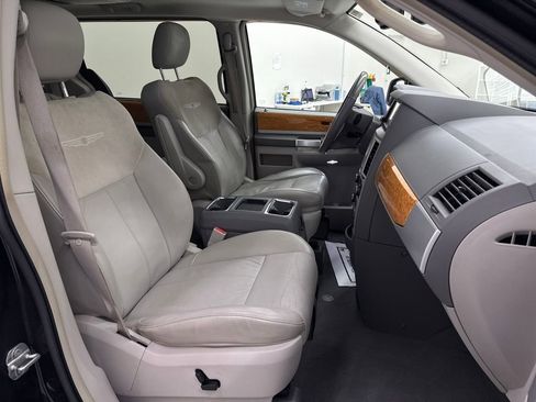Used 2010 Chrysler Town & Country Limited w/ Entertainment Group #3 image 23