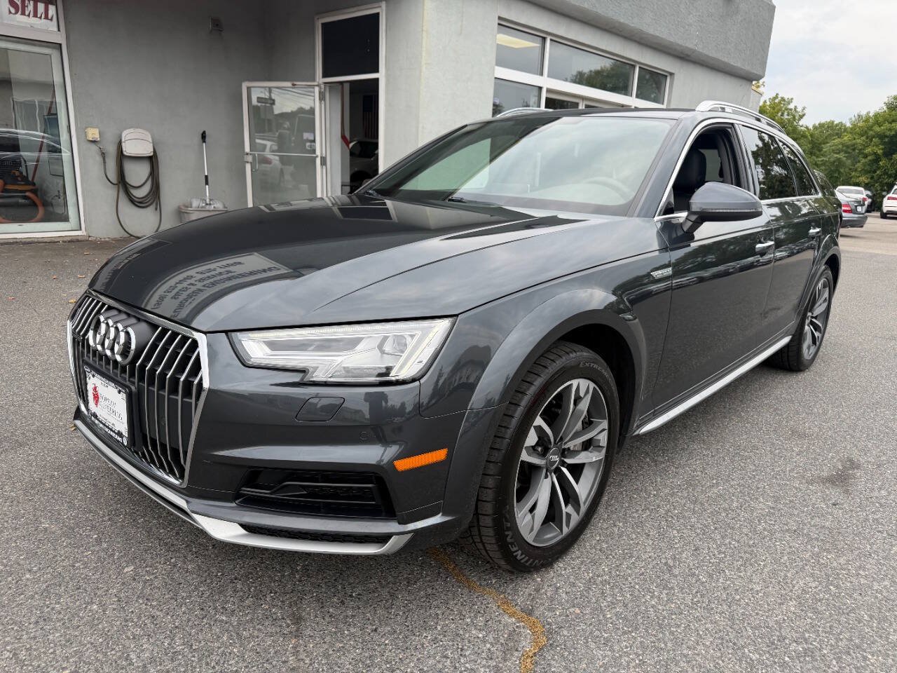 Used 2017 Audi A4 2.0T allroad Premium Plus w/ Technology Package AWD/4WD image 3
