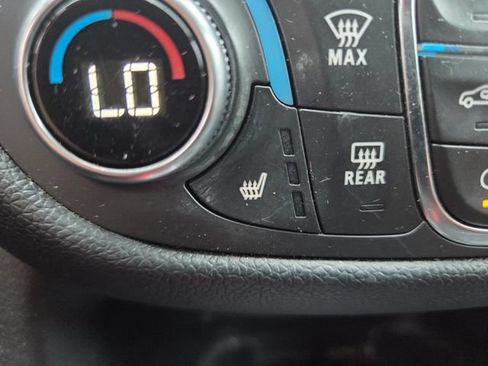 Used 2019 Chevrolet Equinox Premier FWD image 16