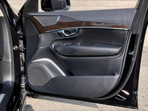 Used 2018 Volvo XC90 T6 Momentum w/ Convenience Package image 23