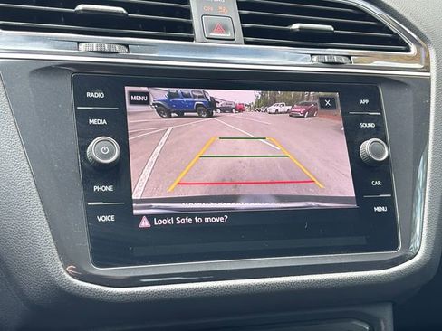 Used 2020 Volkswagen Tiguan SE image 32