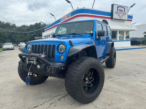 Used 2015 Jeep Wrangler Unlimited Sahara w/ Connectivity Group AWD/4WD image 2