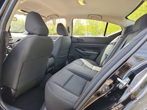Used 2023 Nissan Altima 2.5 SV FWD image 10