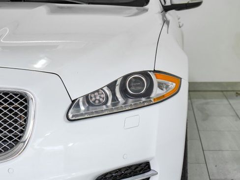 Used 2012 Jaguar XJ L image 47