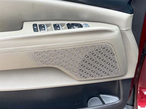 Used 2025 Kia Carnival FWD image 19