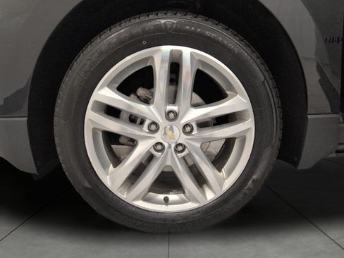 Used 2018 Chevrolet Equinox Premier FWD image 3