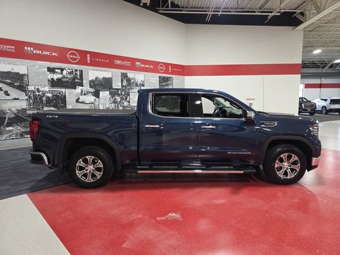 Used 2022 GMC Sierra 1500 SLT w/ SLT Convenience Package image 2