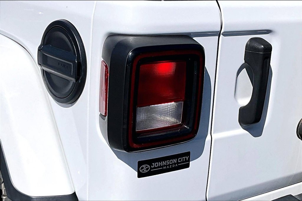 Used 2021 Jeep Wrangler Unlimited Sahara w/ Uconnect 4C Nav & Sound Group AWD/4WD image 30