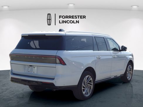 Used 2025 Lincoln Navigator L Reserve AWD/4WD image 3