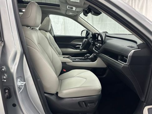 Used 2025 Toyota Grand Highlander AWD image 65