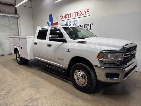 Used 2019 RAM 3500 Tradesman w/ Chrome Appearance Group image 3