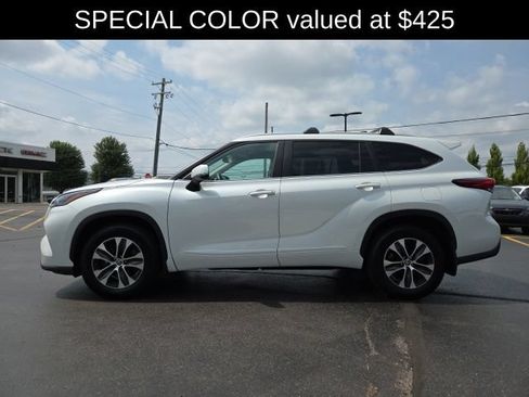 Used 2023 Toyota Highlander XLE AWD/4WD image 5