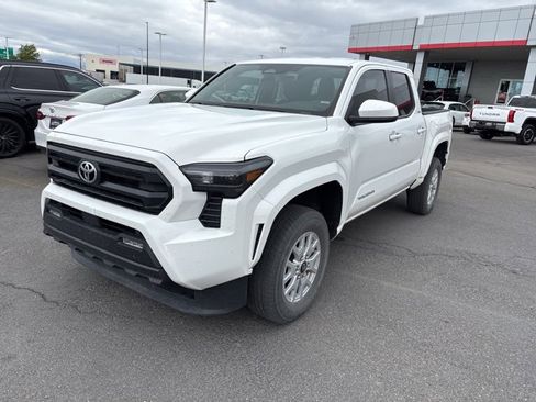 Used 2024 Toyota Tacoma SR5 AWD/4WD image 12