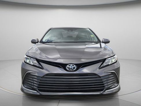 Used 2022 Toyota Camry LE FWD image 5
