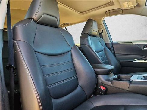 Used 2020 Toyota RAV4 XLE Premium FWD image 21