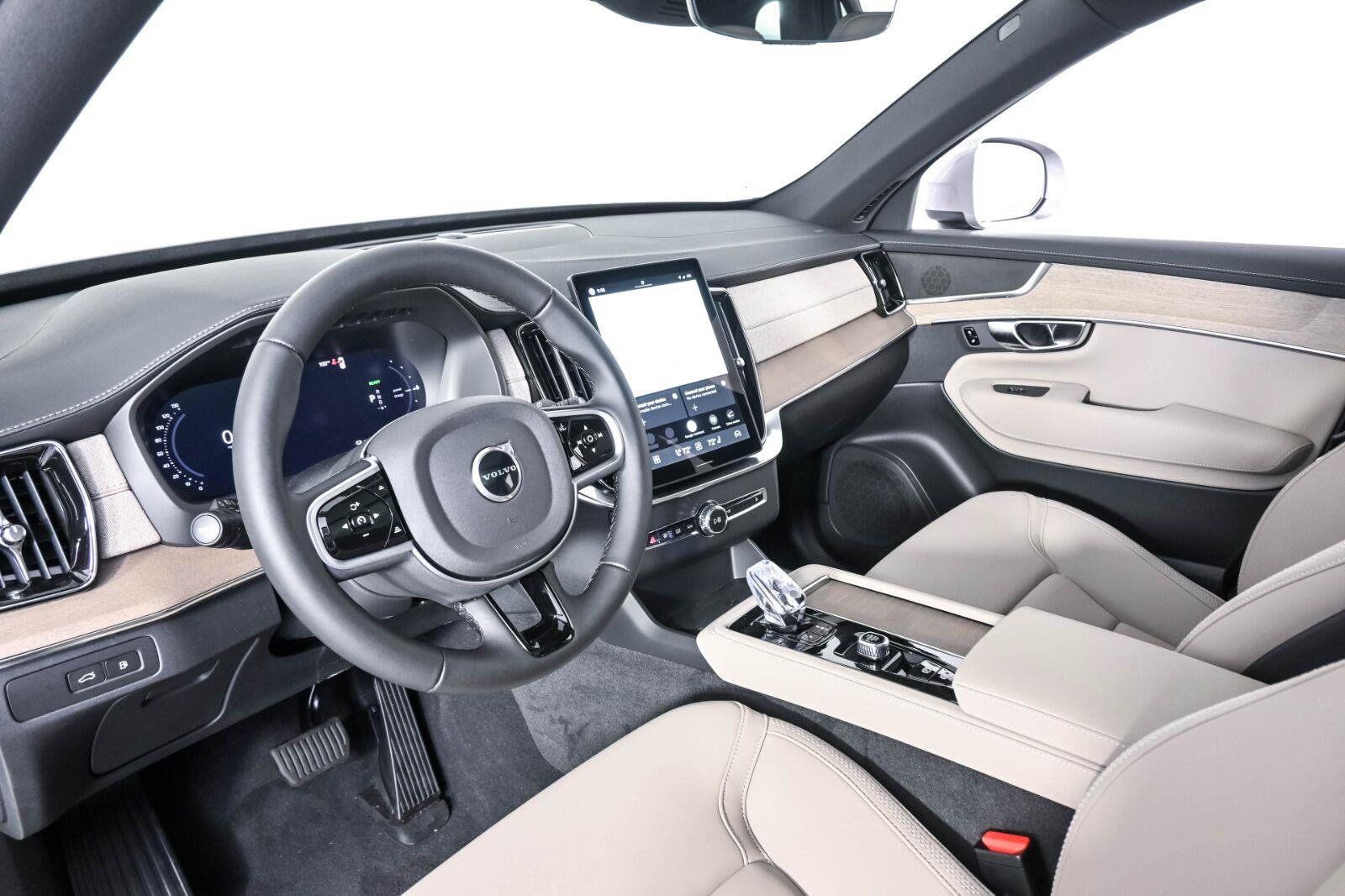 New 2026 Volvo XC90 T8 Core w/ Protection Package Premier AWD/4WD image 4