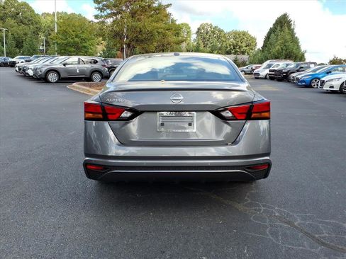 New 2025 Nissan Altima 2.5 SV image 4