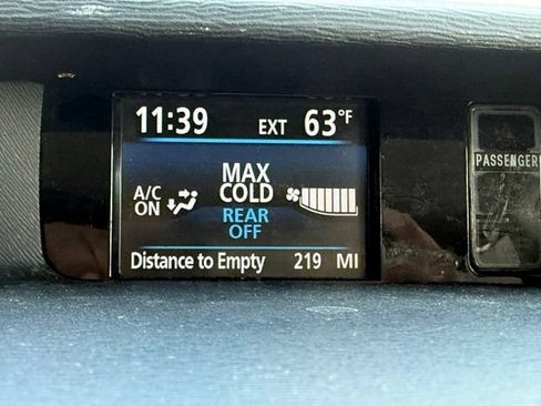 Used 2014 Toyota Sienna LE FWD image 18