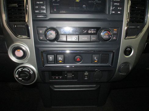 Used 2017 Nissan Titan SV image 26