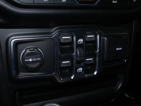 Used 2021 Jeep Wrangler Unlimited Sahara AWD/4WD image 33