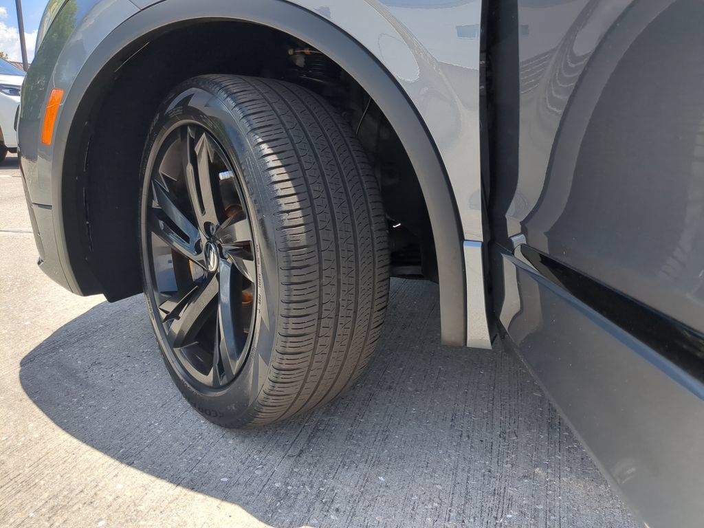 Certified 2024 Volkswagen Tiguan SE R-Line FWD image 35