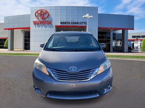 Used 2015 Toyota Sienna XLE w/ XLE Navigation Package image 5