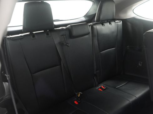 Used 2025 Toyota Highlander XLE image 16