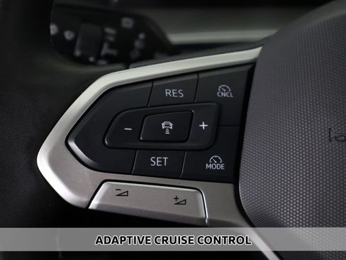 Used 2025 Volkswagen Tiguan SE AWD/4WD image 4