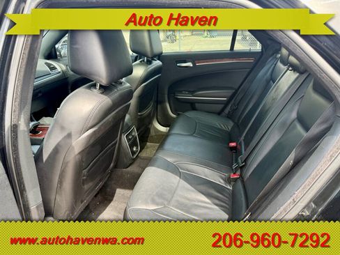 Used 2014 Chrysler 300 RWD image 9