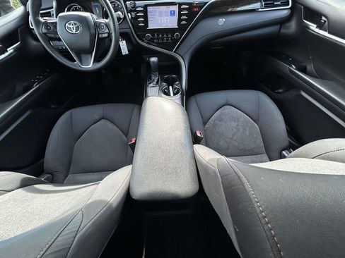Used 2018 Toyota Camry LE FWD image 12