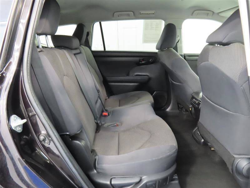 Used 2022 Toyota Highlander L FWD image 30