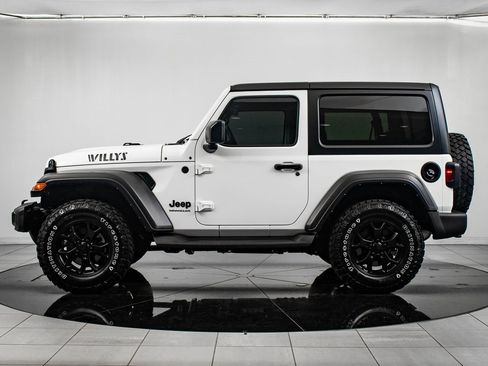 Used 2022 Jeep Wrangler Willys image 12