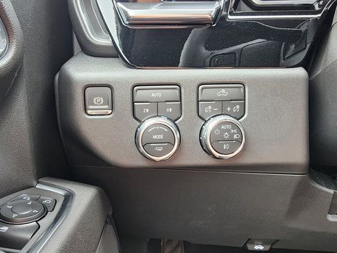 New 2026 GMC Sierra 1500 Elevation image 19