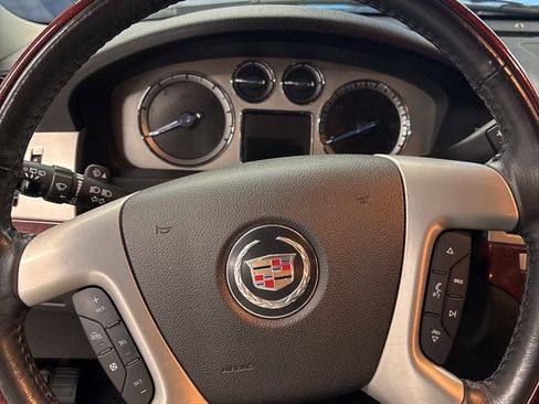 Used 2011 Cadillac Escalade Premium image 16
