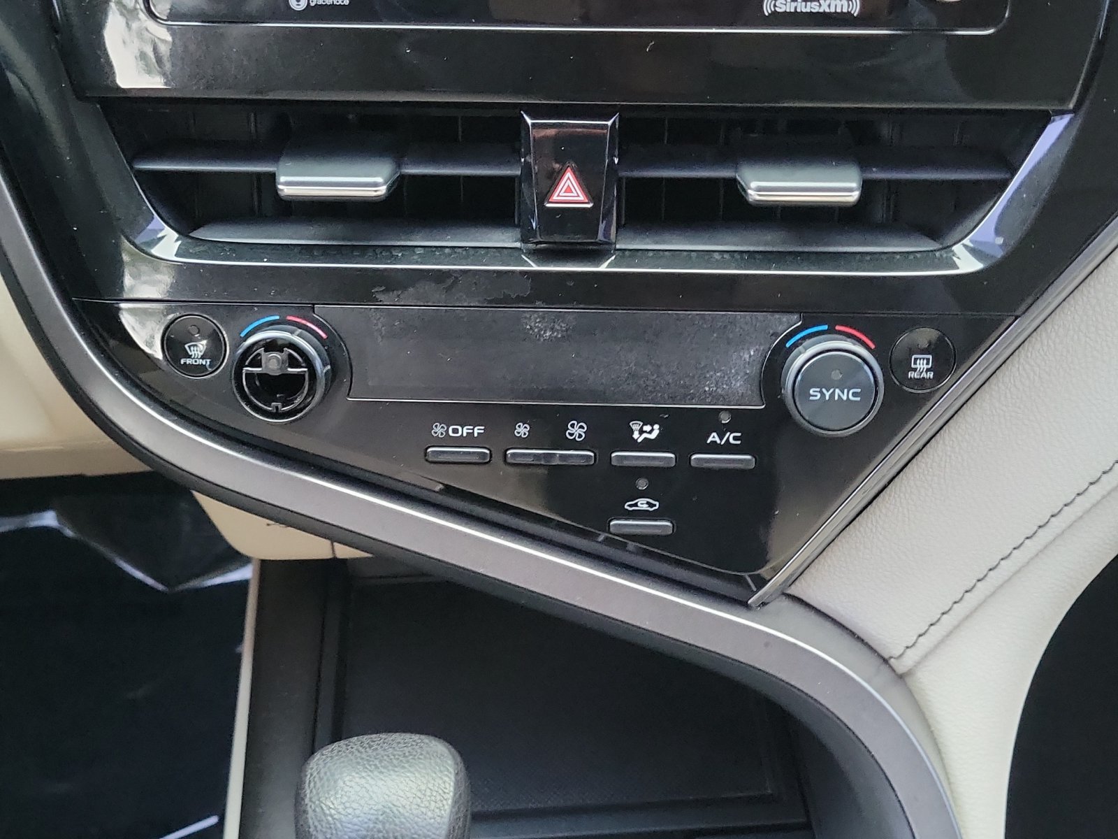 Used 2022 Toyota Camry LE FWD image 17