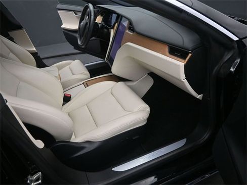 Used 2020 Tesla Model S Long Range Plus image 17