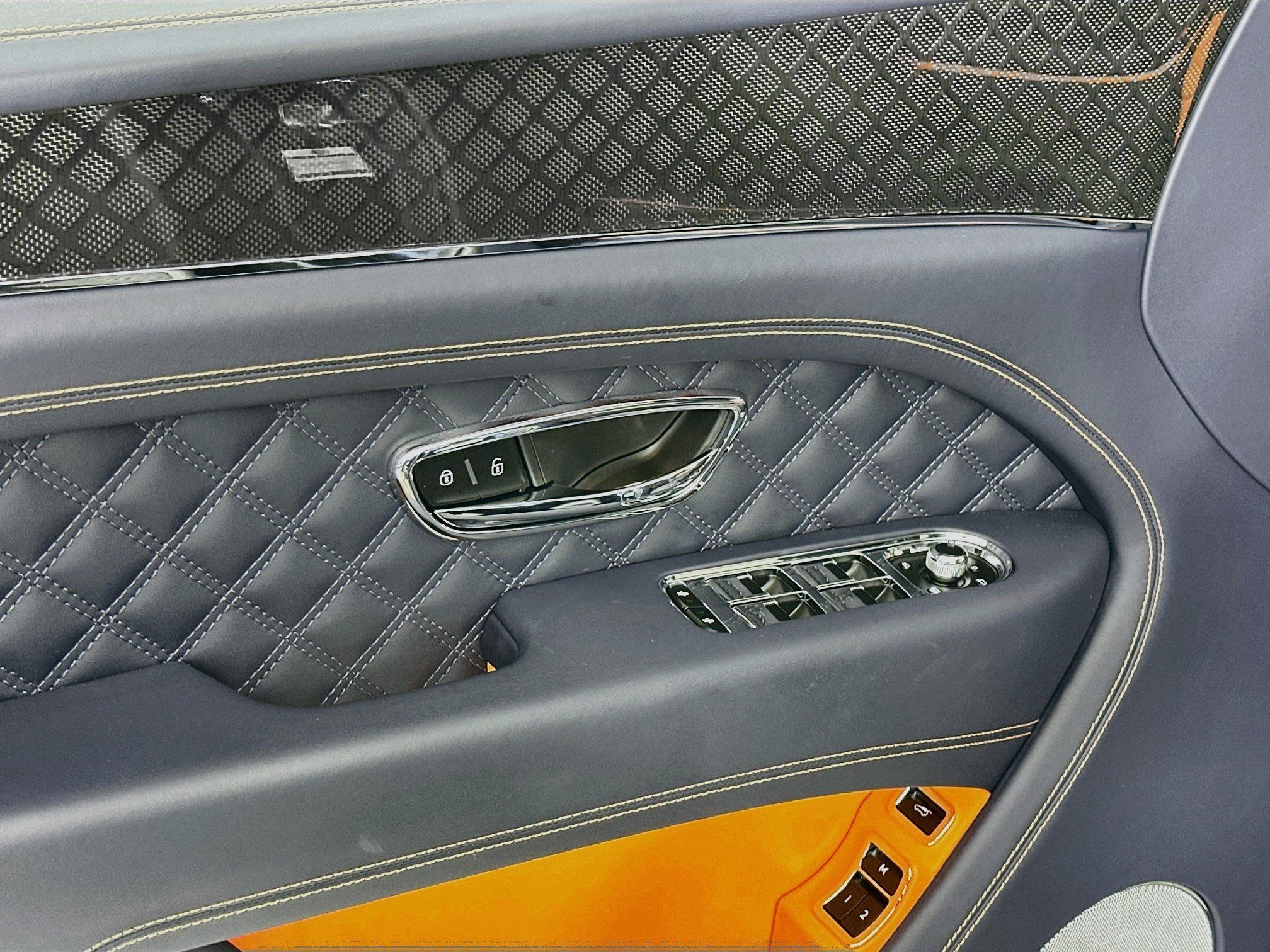 Certified 2025 Bentley Bentayga AWD/4WD image 18