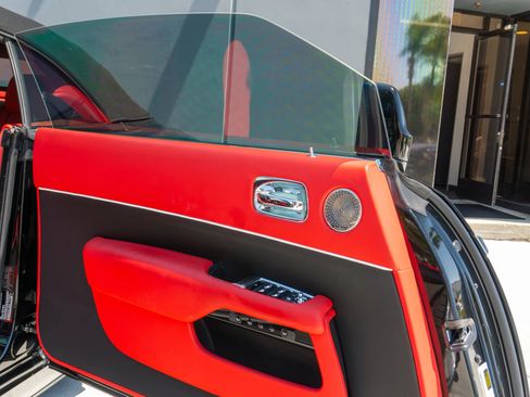 Used 2019 Rolls-Royce Dawn RWD image 62