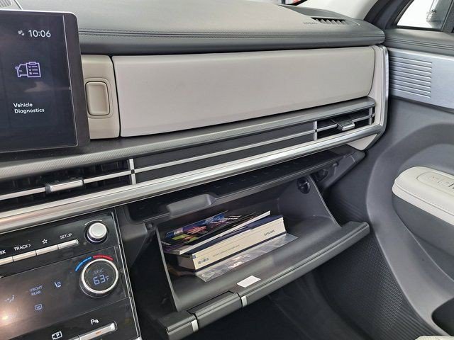 Used 2025 Hyundai Santa Fe SEL FWD image 16