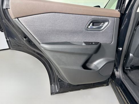 Used 2023 Nissan Rogue SV FWD image 26