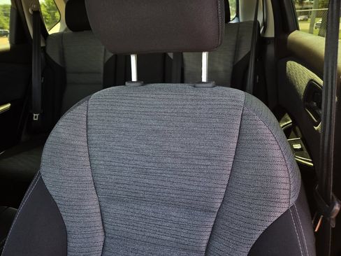Used 2023 Nissan Rogue SV FWD image 15