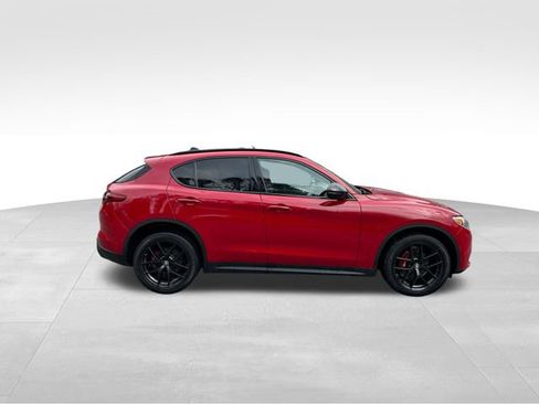 Used 2019 Alfa Romeo Stelvio Ti w/ Nero Edizione image 6